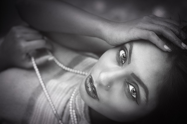 female-portrait-2310553_1920.jpg